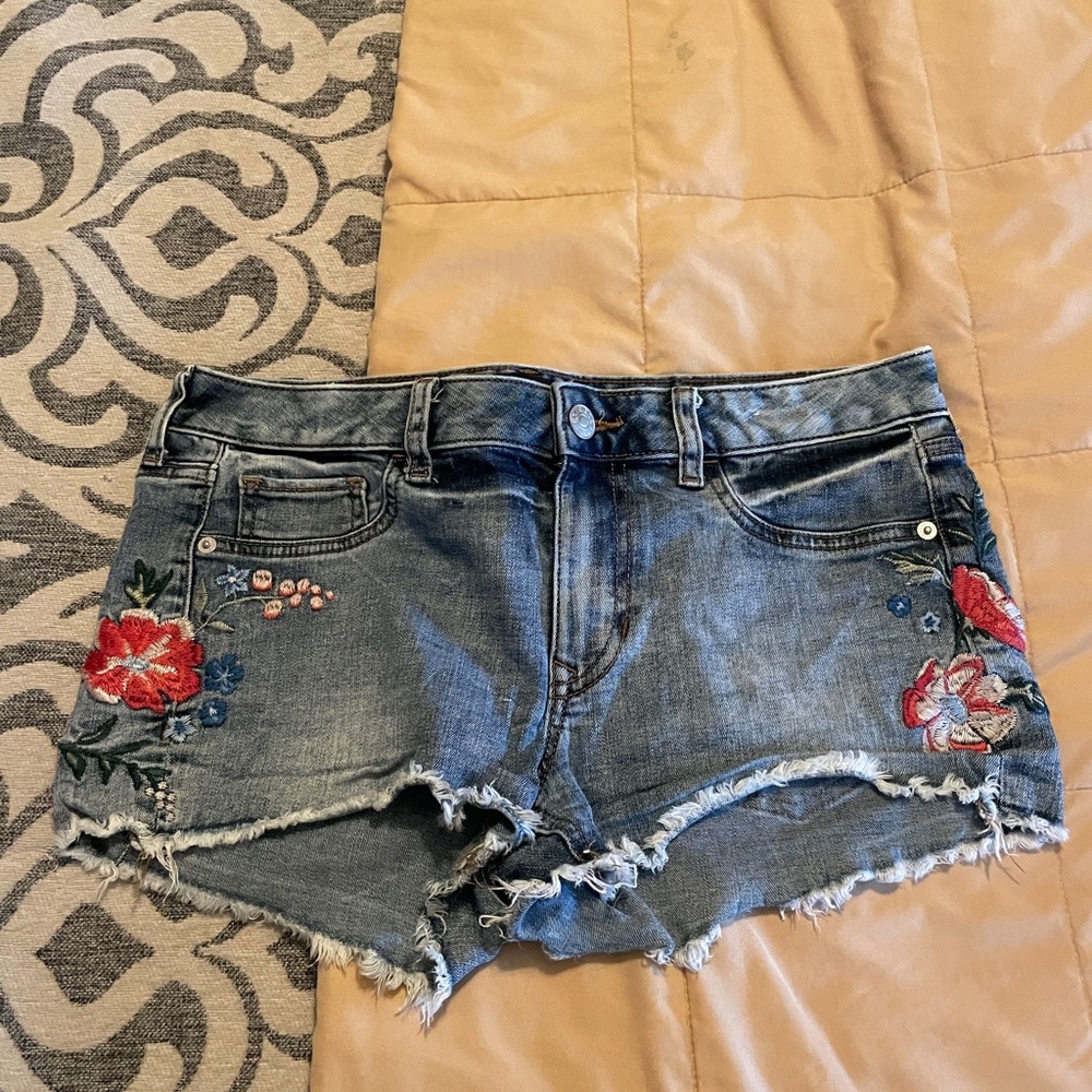 Denim and flowers shorts🌸